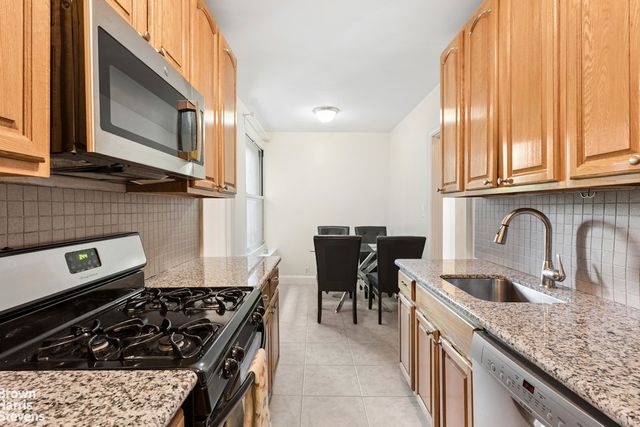 7320 Austin St Apt 3O, New York City, NY 11375