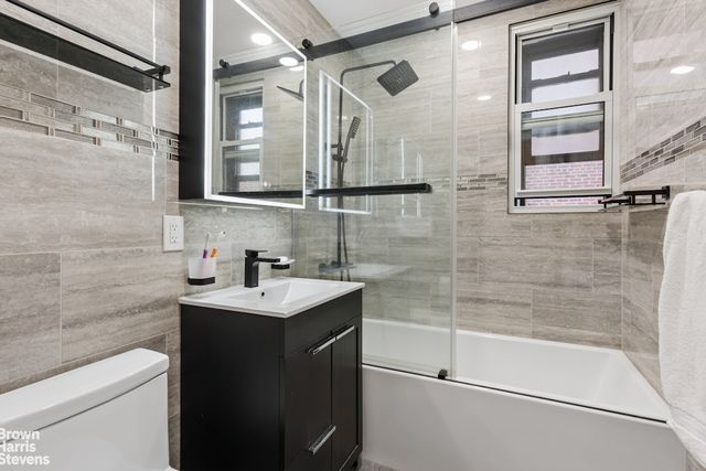 7320 Austin St Apt 3O, New York City, NY 11375