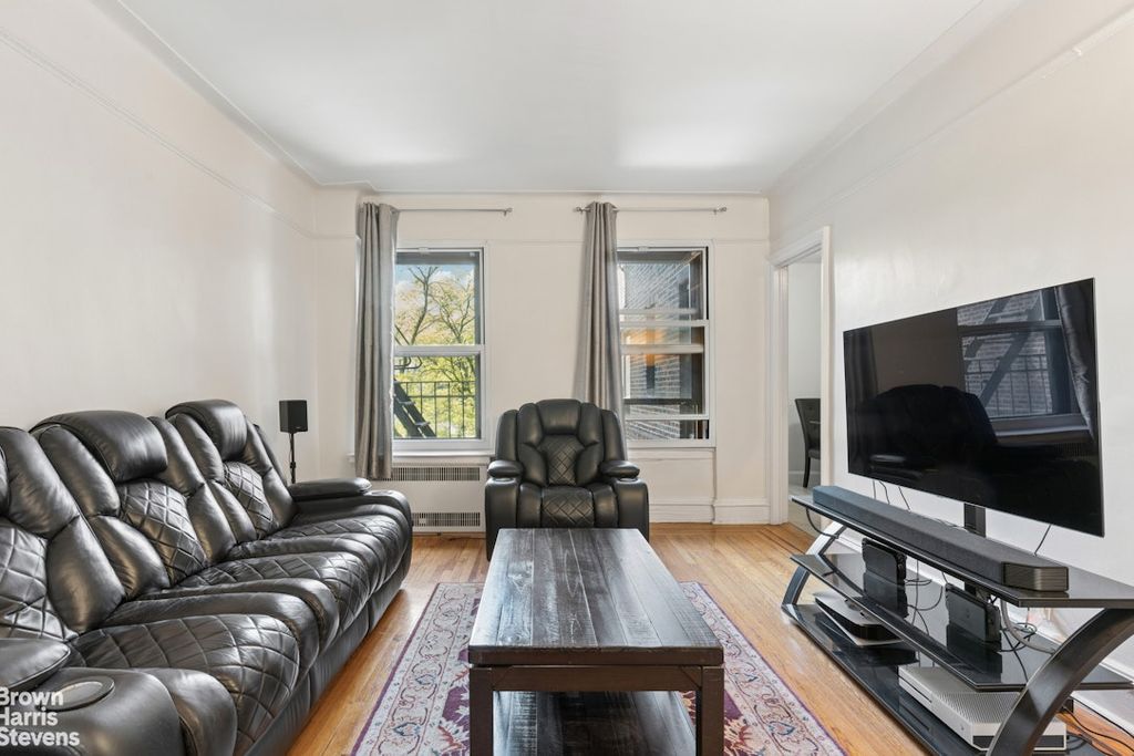 7320 Austin St Apt 3O, New York City, NY 11375