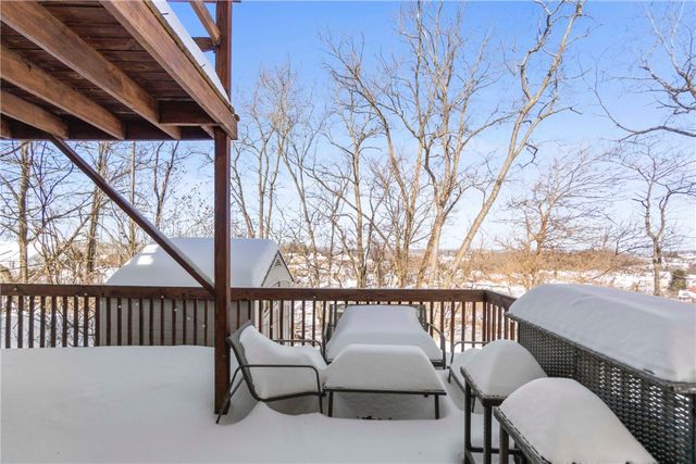 917 Session St, Lincoln Place, PA 15207