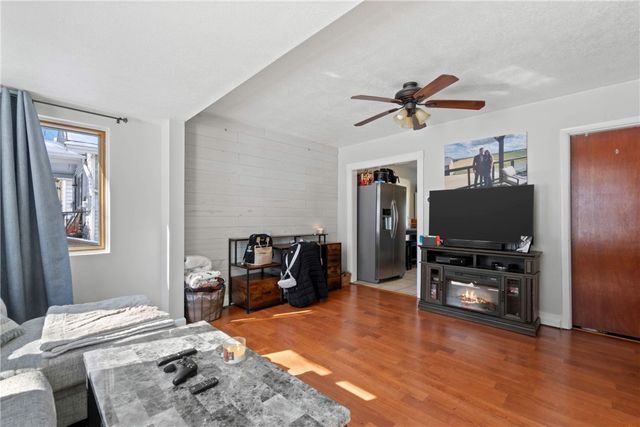 917 Session St, Lincoln Place, PA 15207