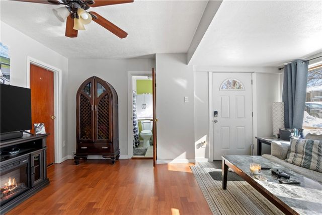 917 Session St, Lincoln Place, PA 15207