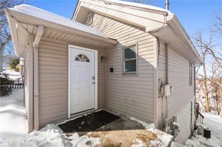 917 Session St, Lincoln Place, PA 15207