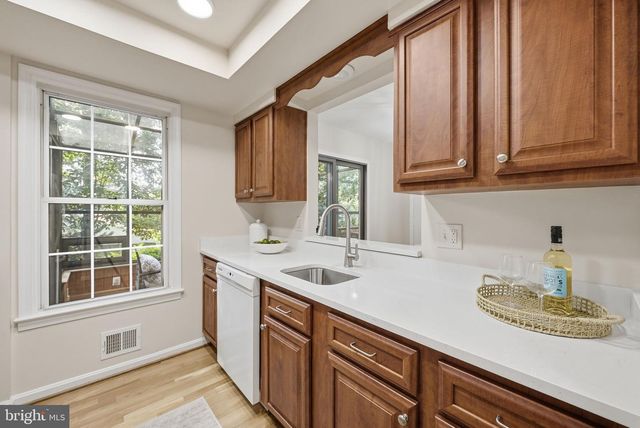 820 S QUINCY ST, Arlington, VA 22204