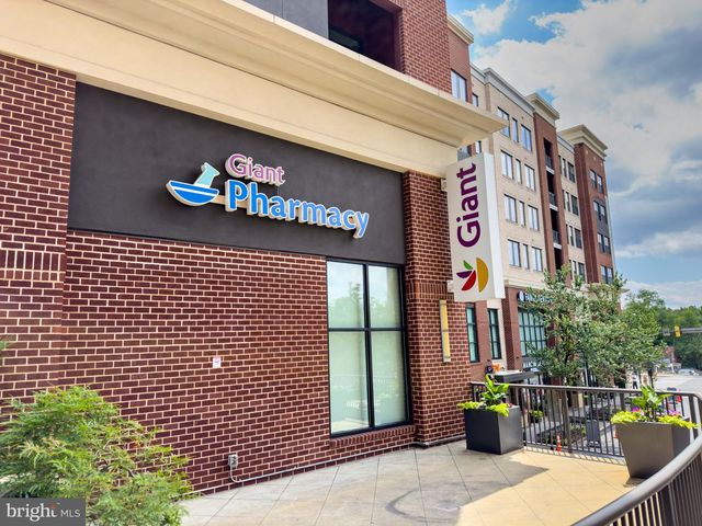 820 S QUINCY ST, Arlington, VA 22204