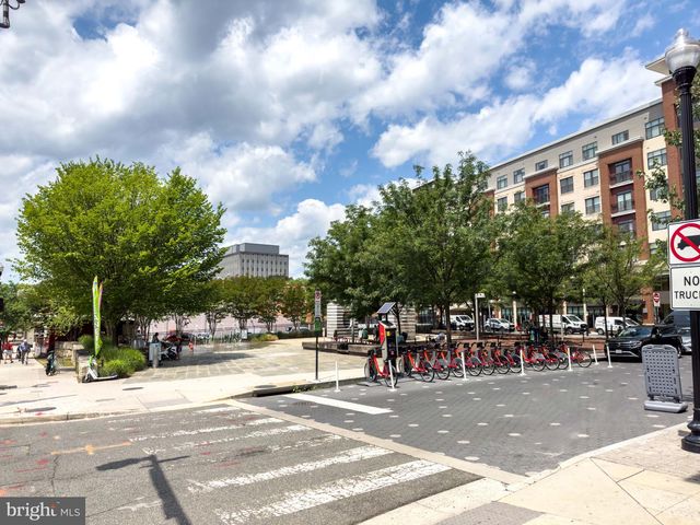 820 S QUINCY ST, Arlington, VA 22204
