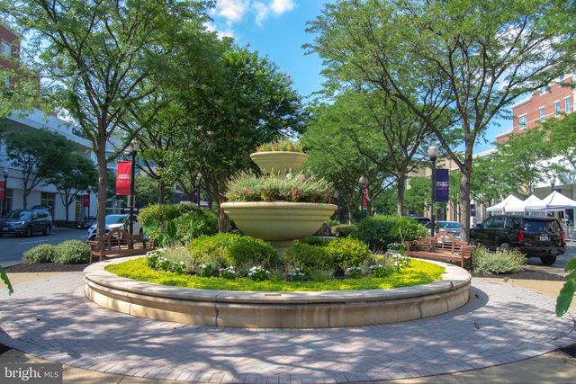 820 S QUINCY ST, Arlington, VA 22204