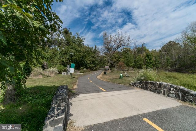 820 S QUINCY ST, Arlington, VA 22204
