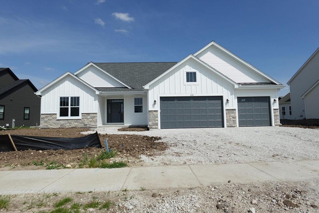 1703 Hammock LANE, Oconomowoc, WI 53066