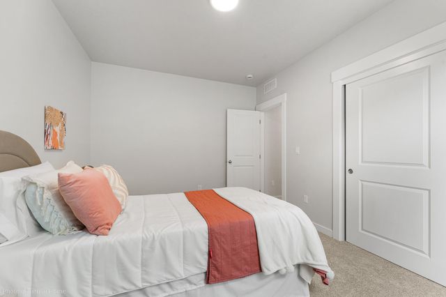 2460 Yamsay Drive 75, Medford, OR 97504