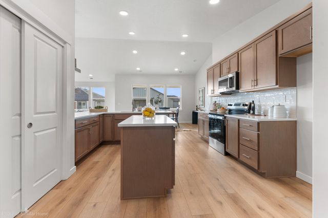 2460 Yamsay Drive 75, Medford, OR 97504