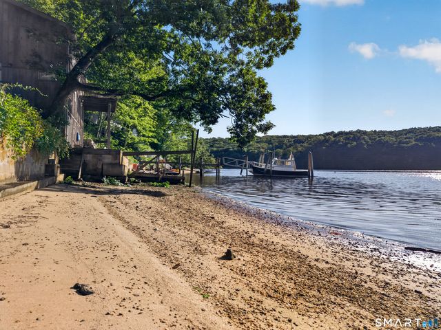 35 Oswegatchie Road, Waterford, CT 06385