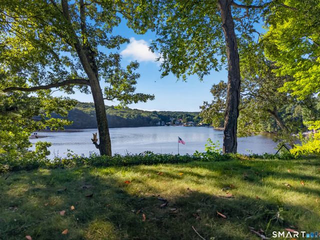 35 Oswegatchie Road, Waterford, CT 06385