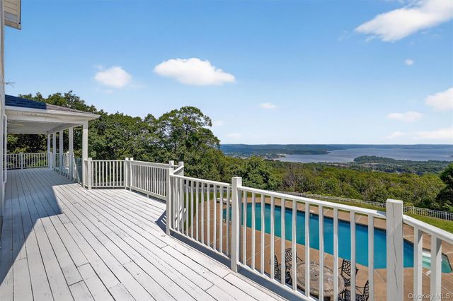 10 Soluri Lane, Tomkins Cove, NY 10986