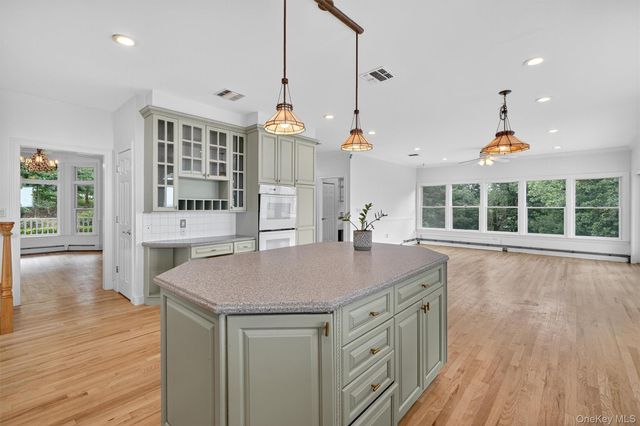 10 Soluri Lane, Tomkins Cove, NY 10986