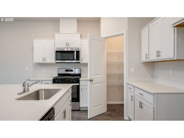 4989 Marr Ave Ne, Salem, OR 97301