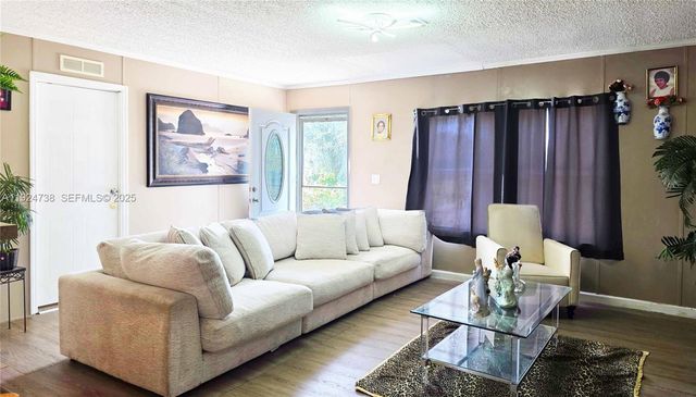 225 N Estribo ST, Clewiston, FL 33440