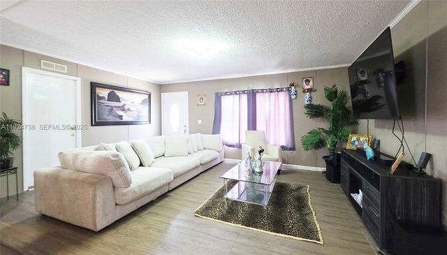 225 N Estribo ST, Clewiston, FL 33440