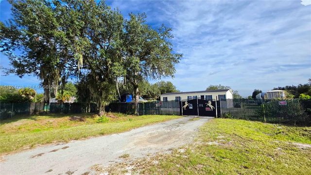 225 N Estribo ST, Clewiston, FL 33440