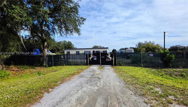 225 N Estribo ST, Clewiston, FL 33440