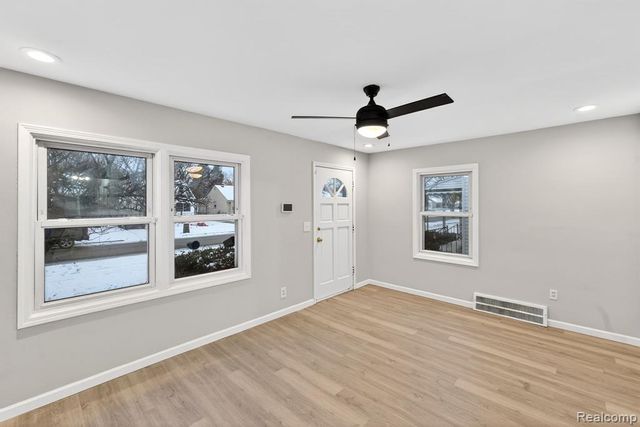 18827 Woodside Street, Harper Woods, MI 48225