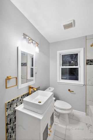 18827 Woodside Street, Harper Woods, MI 48225