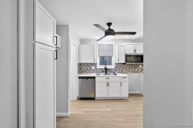 18827 Woodside Street, Harper Woods, MI 48225