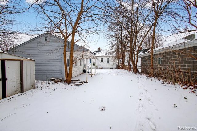 18827 Woodside Street, Harper Woods, MI 48225