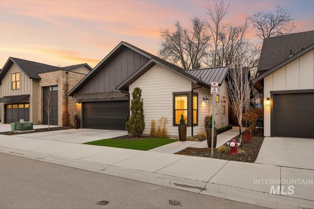 152 S Carbon Rivet Ave, Eagle, ID 83616