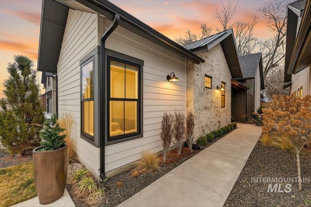 152 S Carbon Rivet Ave, Eagle, ID 83616