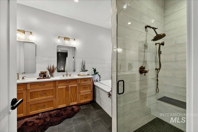 152 S Carbon Rivet Ave, Eagle, ID 83616