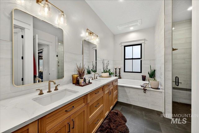 152 S Carbon Rivet Ave, Eagle, ID 83616