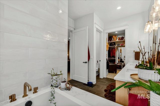 152 S Carbon Rivet Ave, Eagle, ID 83616