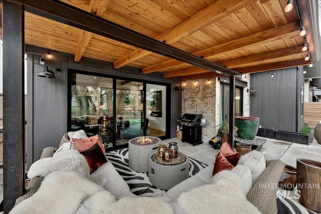 152 S Carbon Rivet Ave, Eagle, ID 83616