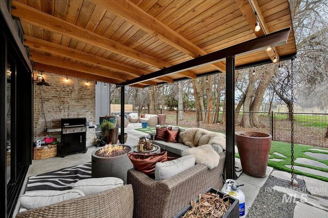 152 S Carbon Rivet Ave, Eagle, ID 83616