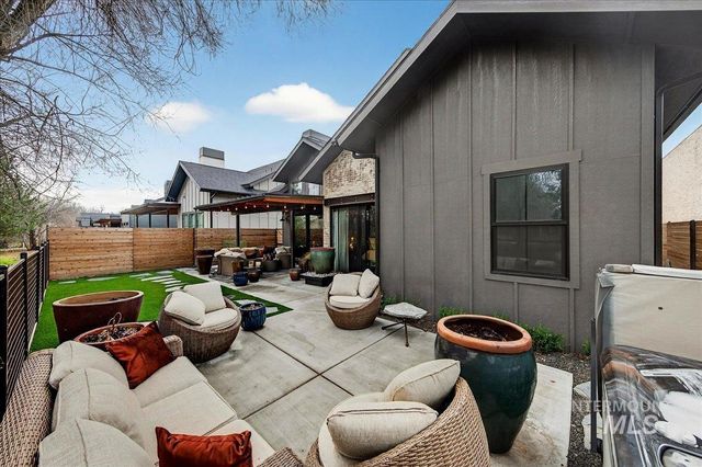 152 S Carbon Rivet Ave, Eagle, ID 83616