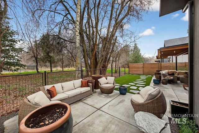 152 S Carbon Rivet Ave, Eagle, ID 83616