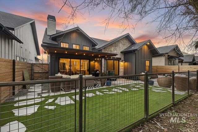 152 S Carbon Rivet Ave, Eagle, ID 83616