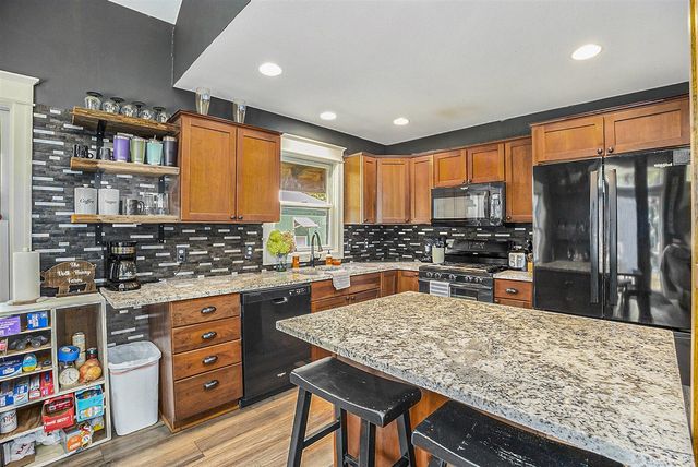 4529 S Hilton Park Road, Fruitport, MI 49415