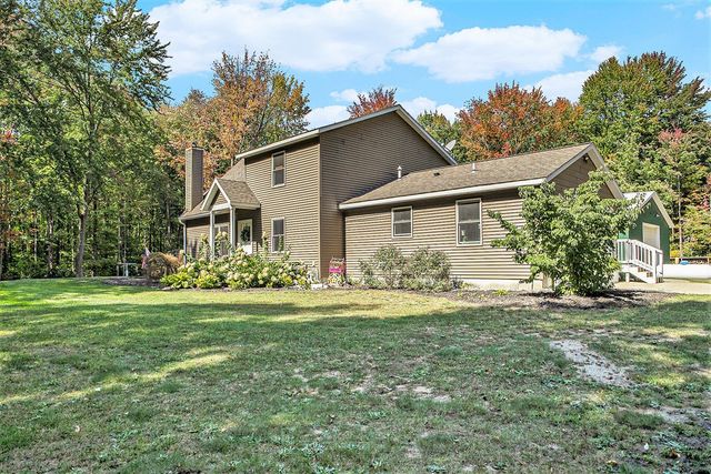 4529 S Hilton Park Road, Fruitport, MI 49415