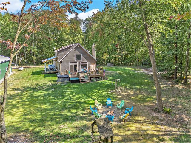 4529 S Hilton Park Road, Fruitport, MI 49415