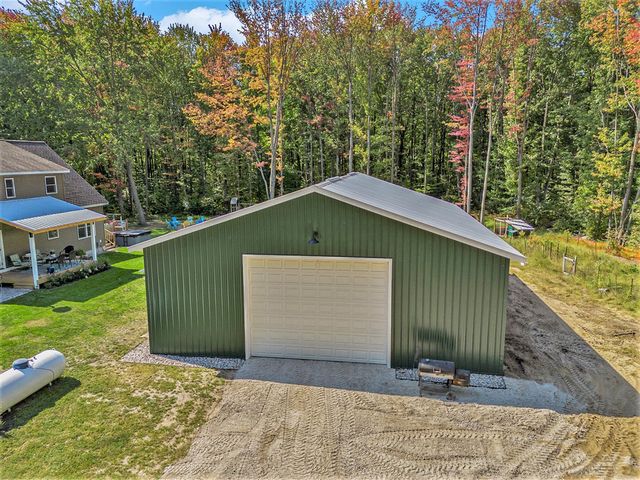 4529 S Hilton Park Road, Fruitport, MI 49415