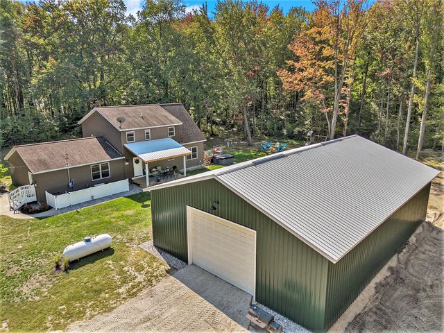 4529 S Hilton Park Road, Fruitport, MI 49415