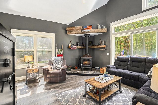 4529 S Hilton Park Road, Fruitport, MI 49415