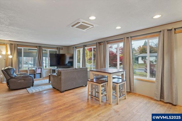 511 E Elwood St, Stayton, OR 97383