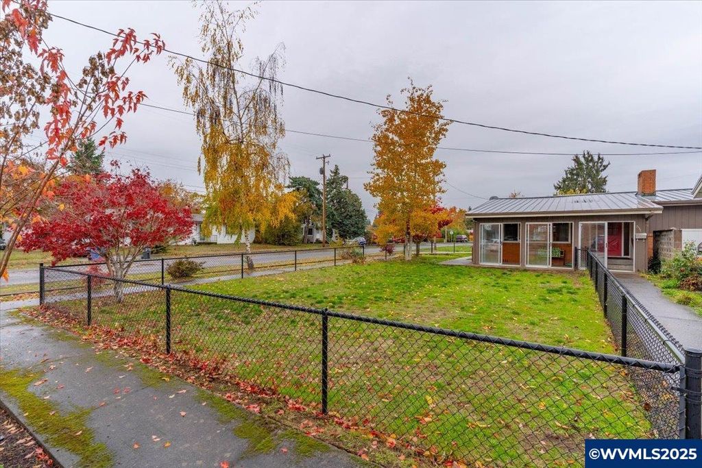 511 E Elwood St, Stayton, OR 97383