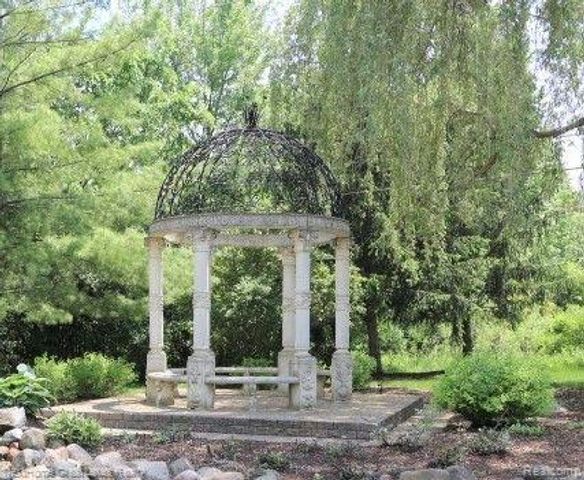 13 Grovemont Court, Grand Blanc, MI 48439
