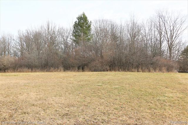 13 Grovemont Court, Grand Blanc, MI 48439