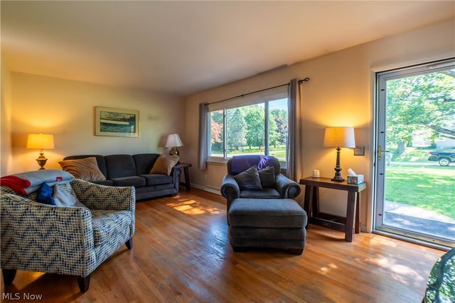 11255 Eleanor Avenue NE, Hartville, OH 44632