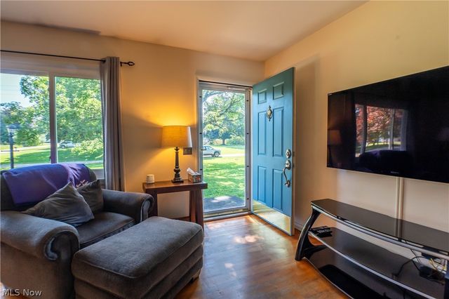 11255 Eleanor Avenue NE, Hartville, OH 44632
